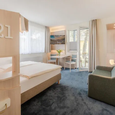 Haus Schwalbe Mit Vineta Komfort Haeusern Hotel Zempin